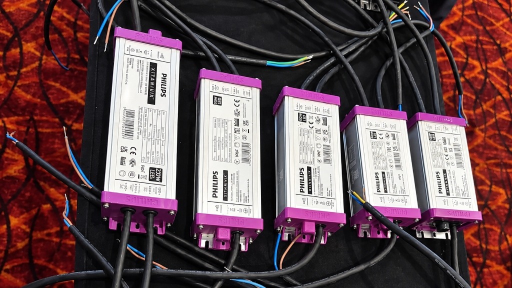 Bộ nguồn LED Driver Philips Xitanium và chống sét lan truyền Philips SPD 20kV